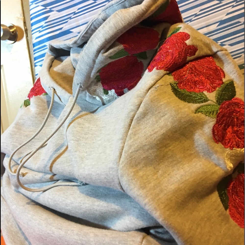 Short sleeve hoodie with rose flower design.